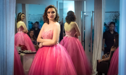 Aniversariantes escolhem os vestidos