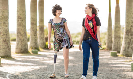 Adolescentes participam de ensaio no parque