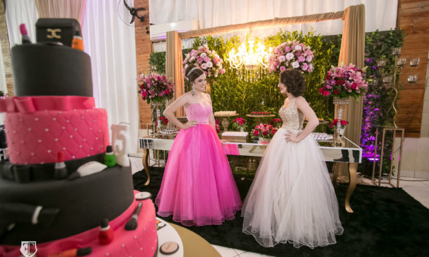 Enfeites em cores fortes dominam a decoração