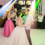 Tradicional valsa abre a pista de dança